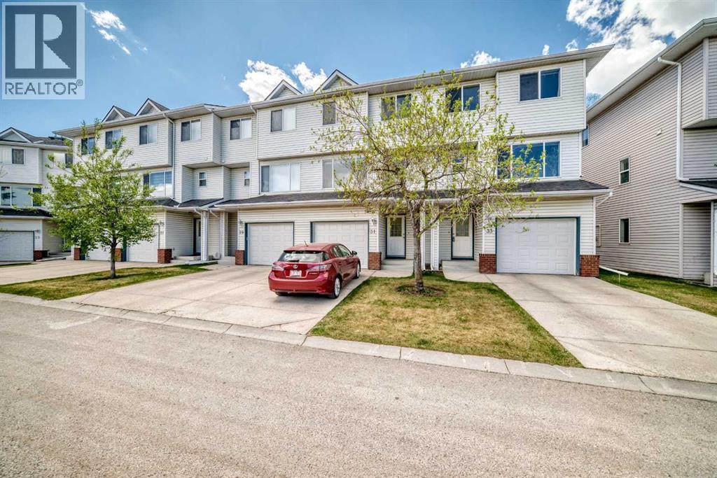 Row / Townhouse for Sale in 31 Harvest Oak Circle NE|Calgary, Alberta T3K4S6