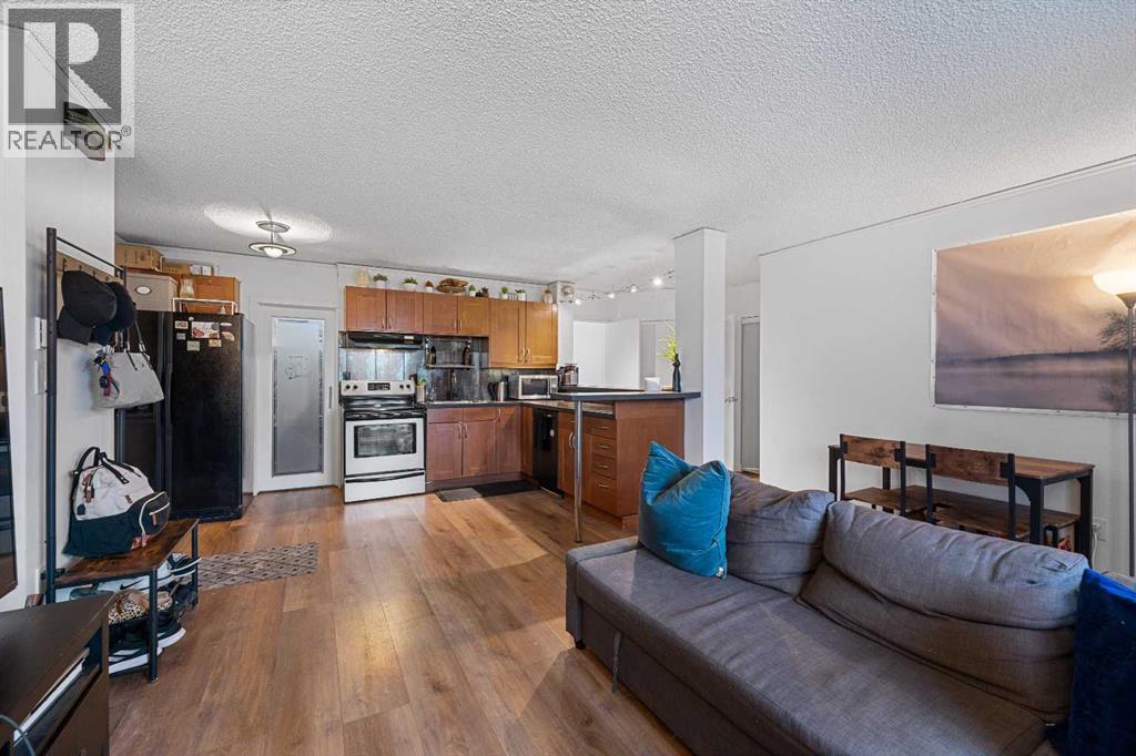 Apartment for Sale in 202, 2111 14 Street SW|Calgary, Alberta T2T3T2 2