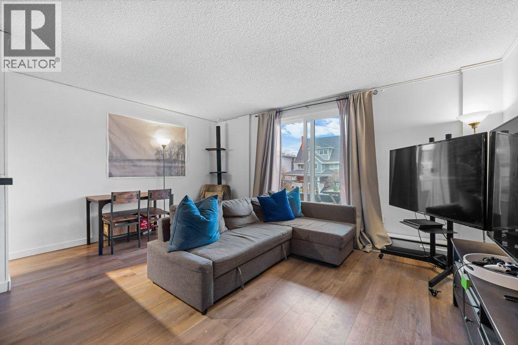 Apartment for Sale in 202, 2111 14 Street SW|Calgary, Alberta T2T3T2 4