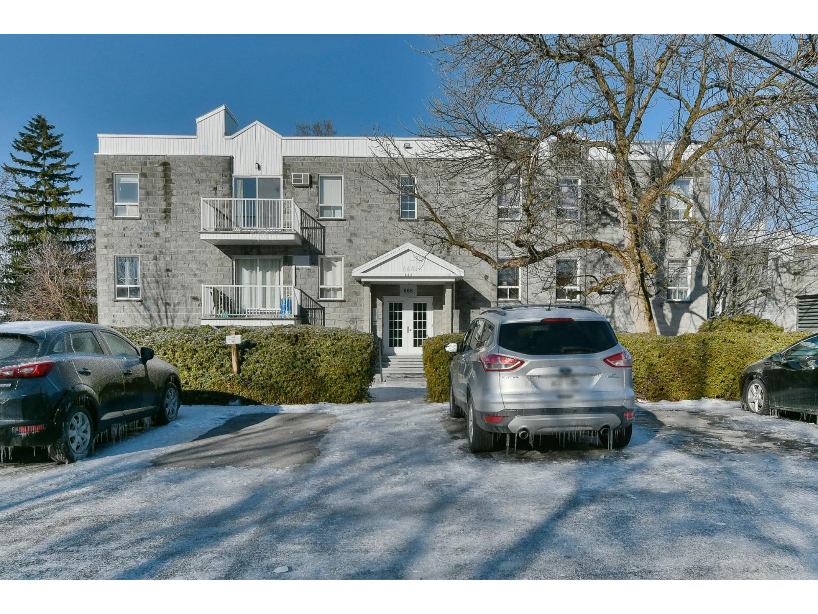 668 Mtée Montrougeau, #102, Laval (Fabreville), Quebec H7P5Z1