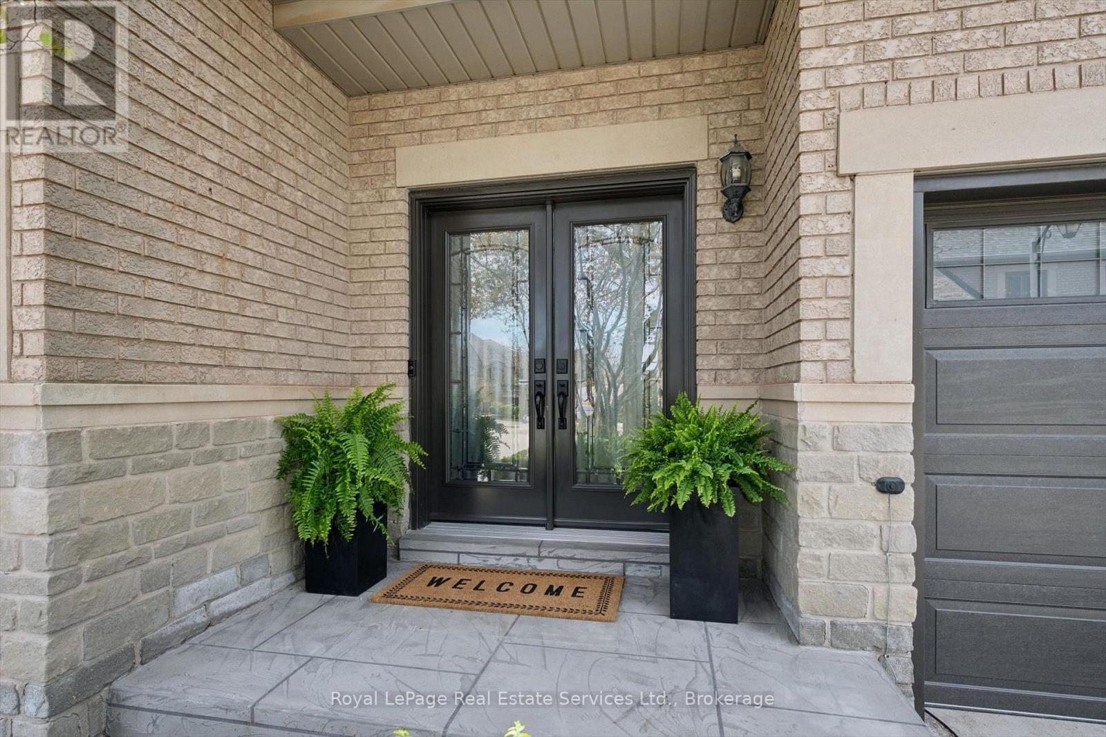 Row / Townhouse for Sale in 32 - 2250 ROCKINGHAM DRIVE|Oakville (JC Joshua Creek), Ontario L6H6J3 2