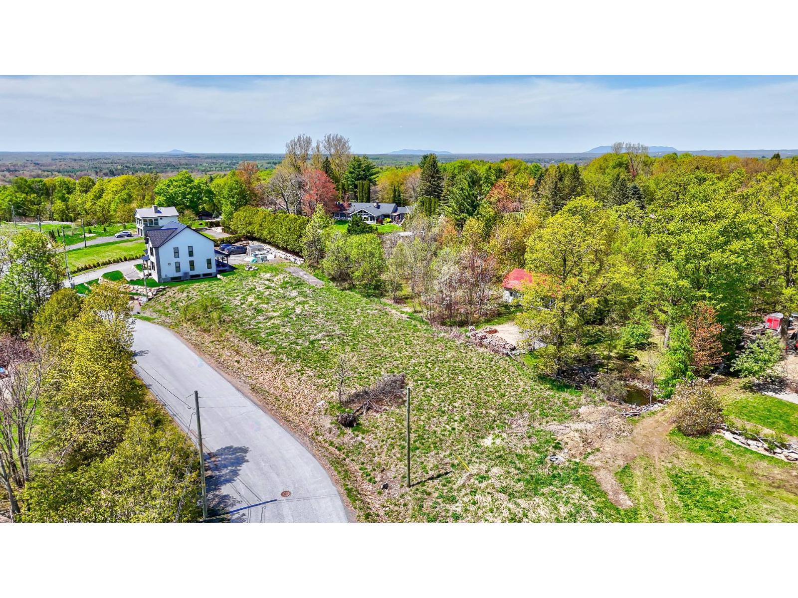 Rue des Hauts-Prés, Cowansville, Quebec J2K3W1