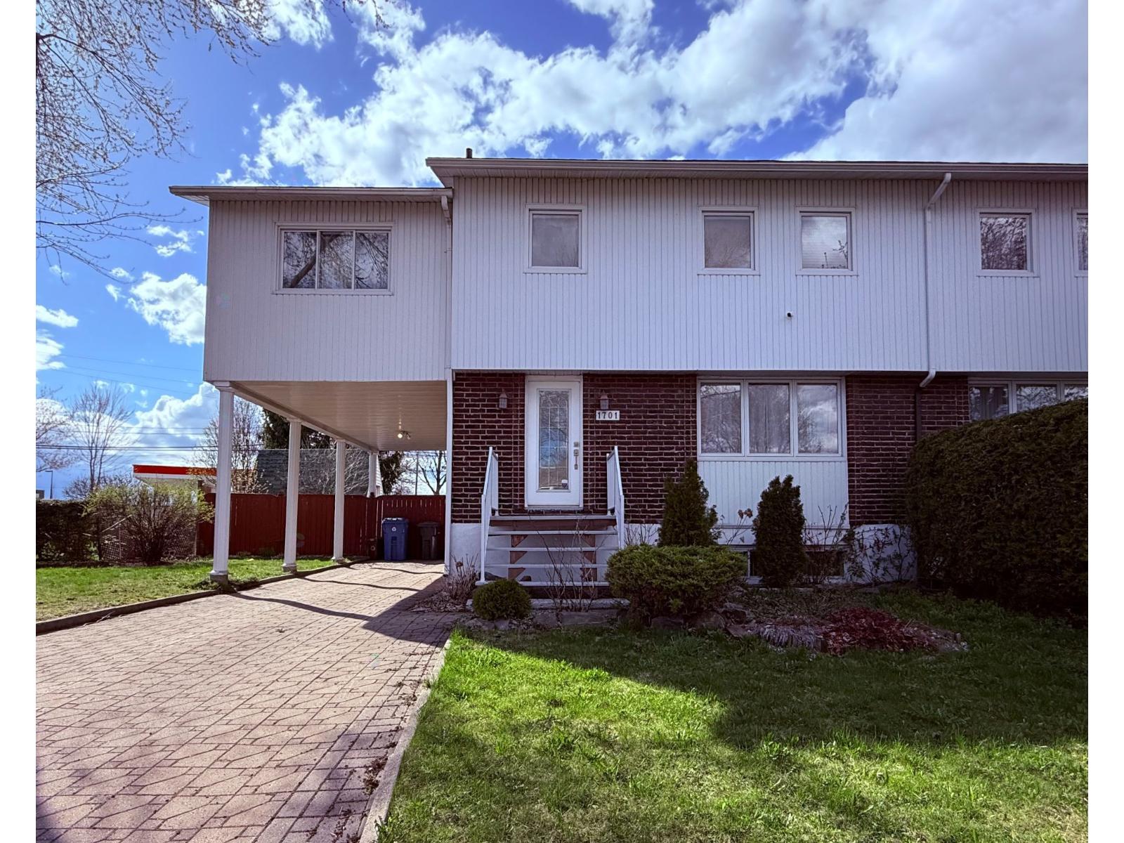 1701 Rue Bullion, Longueuil (Le Vieux-Longueuil), Quebec J4M1A4