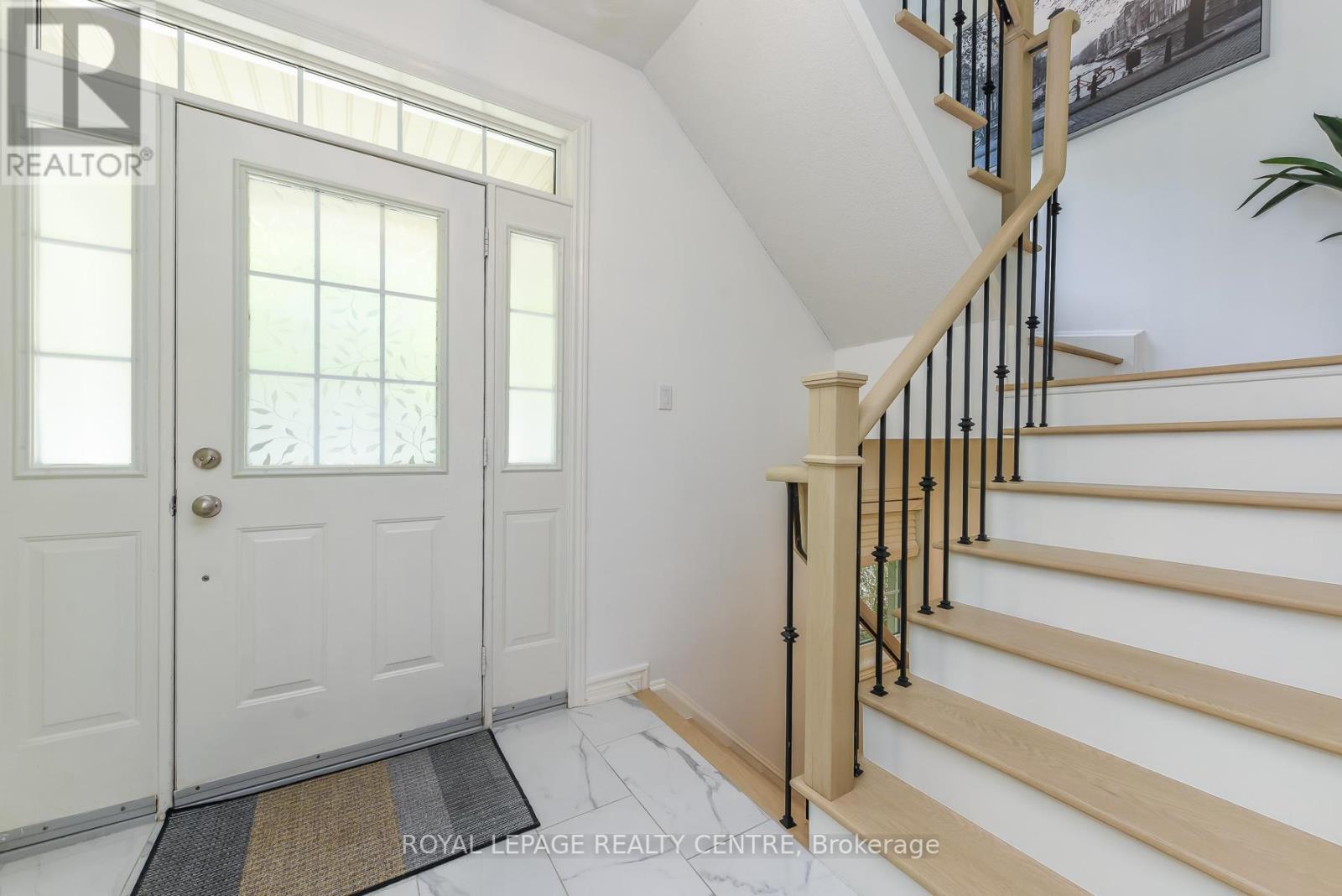 Row / Townhouse for Sale in 210 - 60 ROSEWOOD AVENUE|Mississauga (Port Credit), Ontario L5G4W2 2