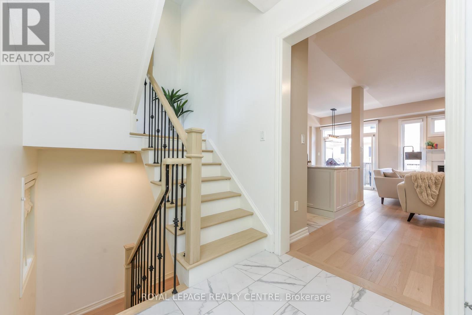 Row / Townhouse for Sale in 210 - 60 ROSEWOOD AVENUE|Mississauga (Port Credit), Ontario L5G4W2 4