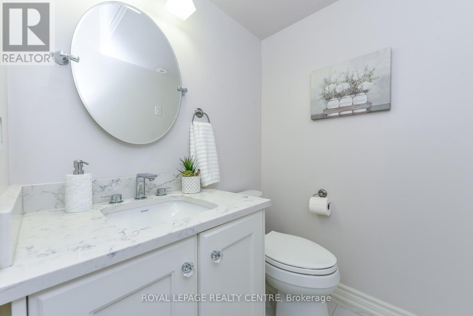 Row / Townhouse for Sale in 210 - 60 ROSEWOOD AVENUE|Mississauga (Port Credit), Ontario L5G4W2 5