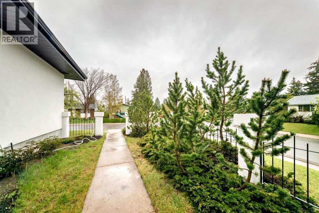 House for Sale in 275 Silverview Way NW|Calgary, Alberta T3B3K4 3