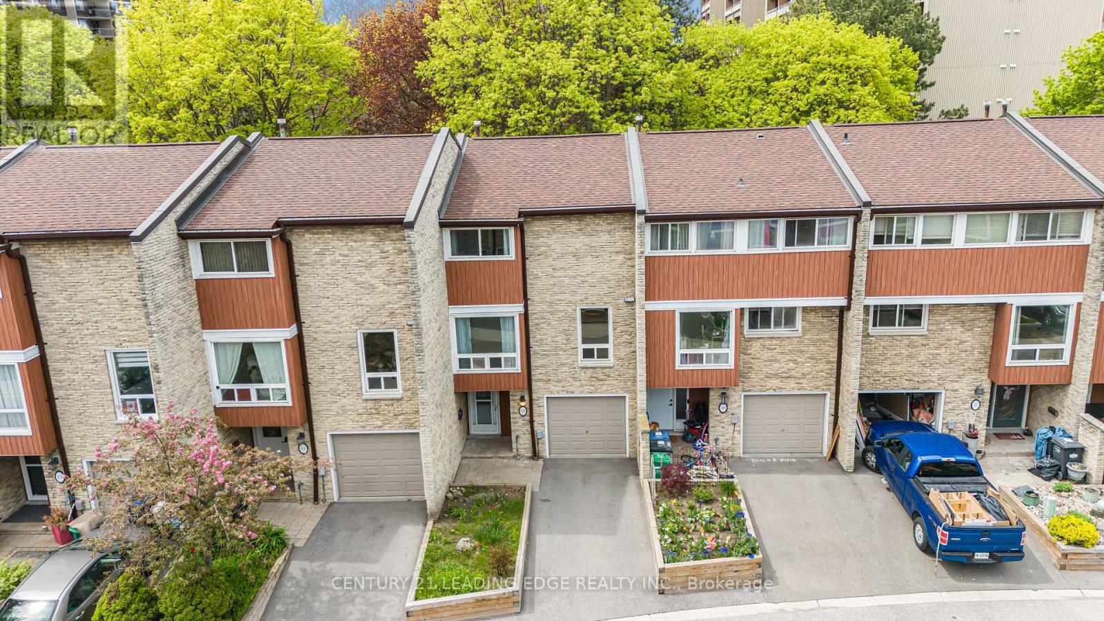 Row / Townhouse for Sale in 15 - 915 INVERHOUSE DRIVE|Mississauga (Clarkson), Ontario L5J4B2 3