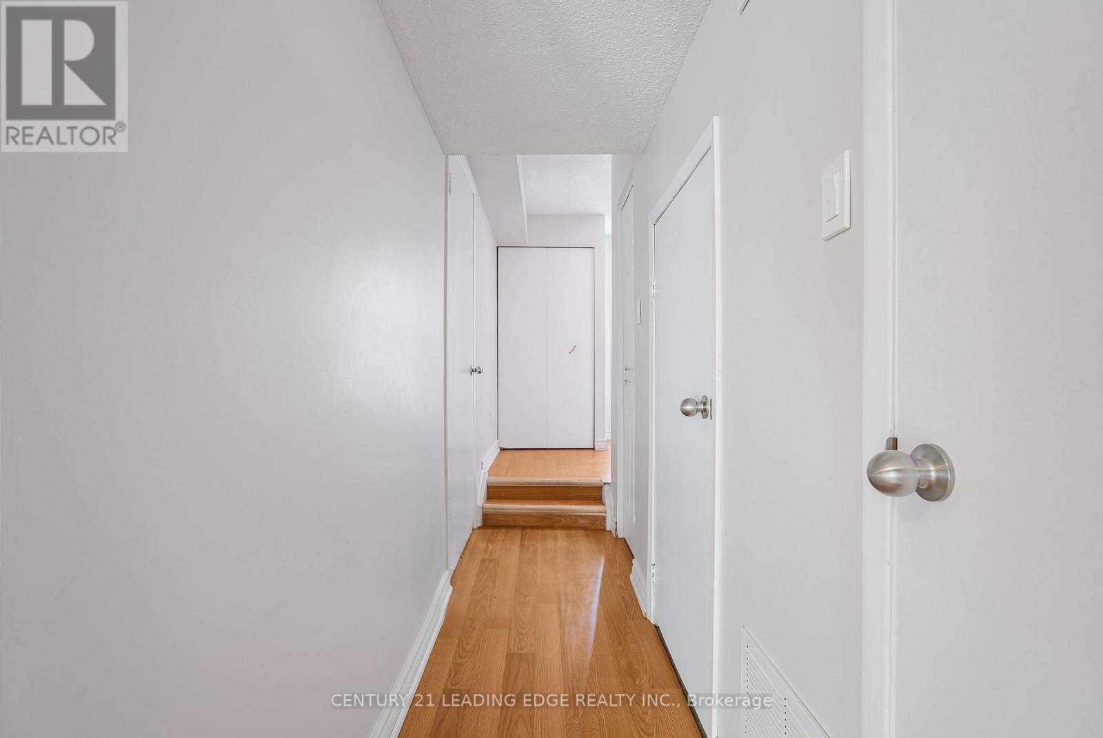 Row / Townhouse for Sale in 15 - 915 INVERHOUSE DRIVE|Mississauga (Clarkson), Ontario L5J4B2 5