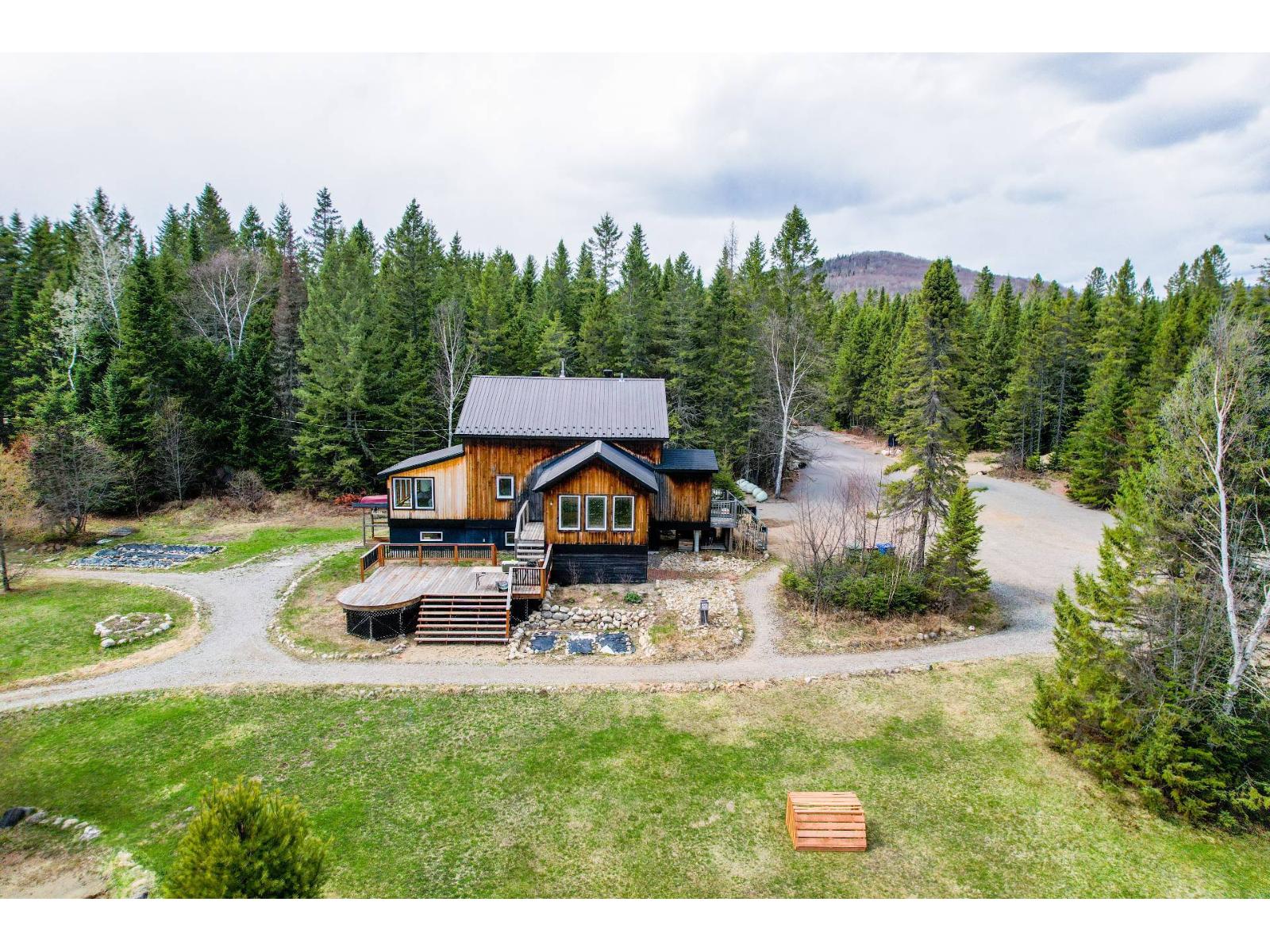 For sale: 2233-2244 Ch. du Grand-Duc, Notre-Dame-de-la-Merci