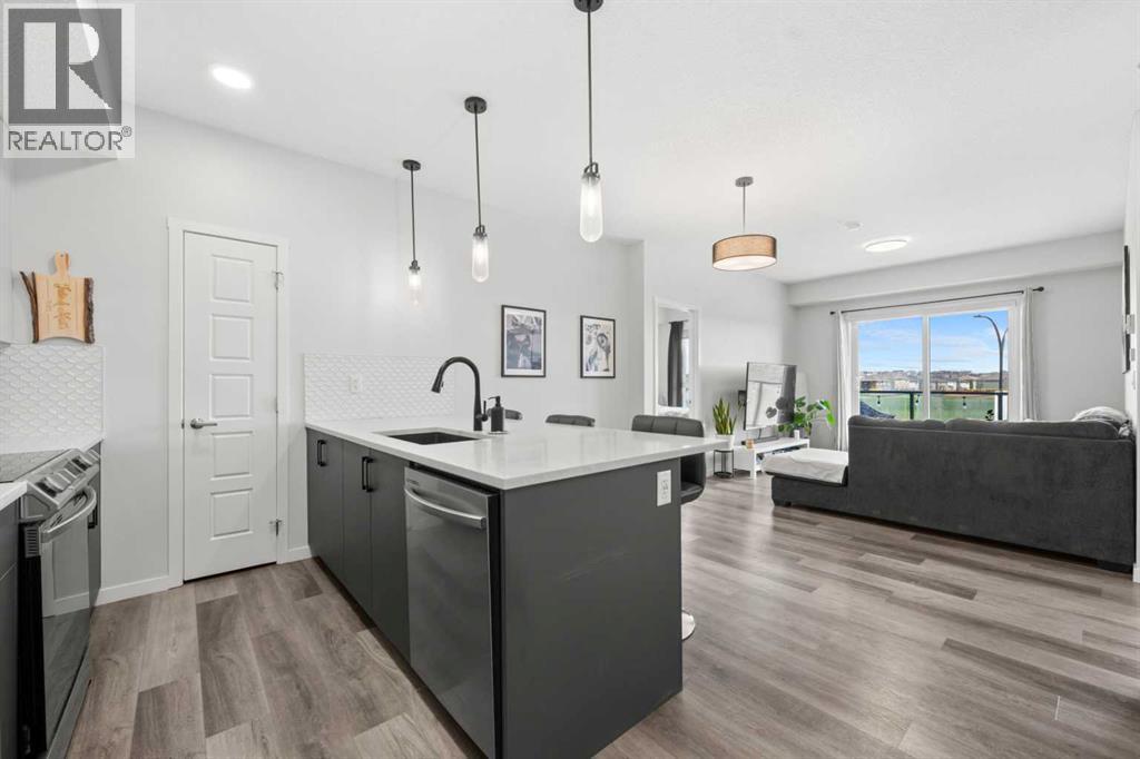 Apartment for Sale in 2213, 33 Carringham Gate NW|Calgary, Alberta T3P2H6 3