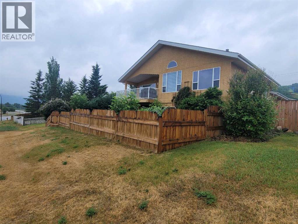 For sale: 10606 90 Street, Peace River, Alberta T8S1P1 - A2306636
