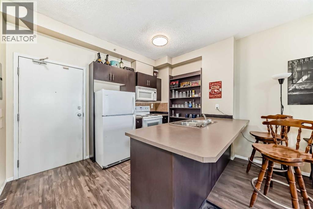 Apartment for Sale in 3309, 73 Erin Woods Court SE|Calgary, Alberta T2B3V2 4