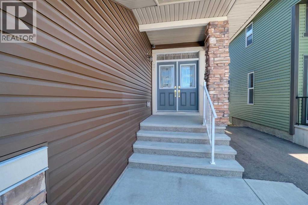 House for Sale in 47 Saddlelake Way NE|Calgary, Alberta T3J0V1 2