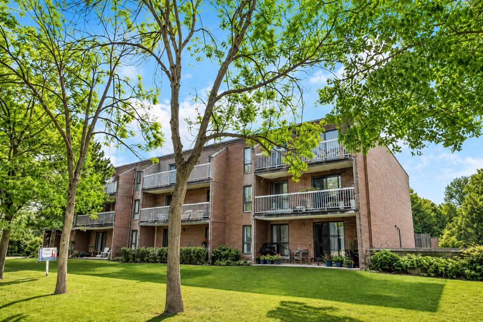 80 Crois. Elgin, #306, Beaconsfield, Quebec H9W5Z7