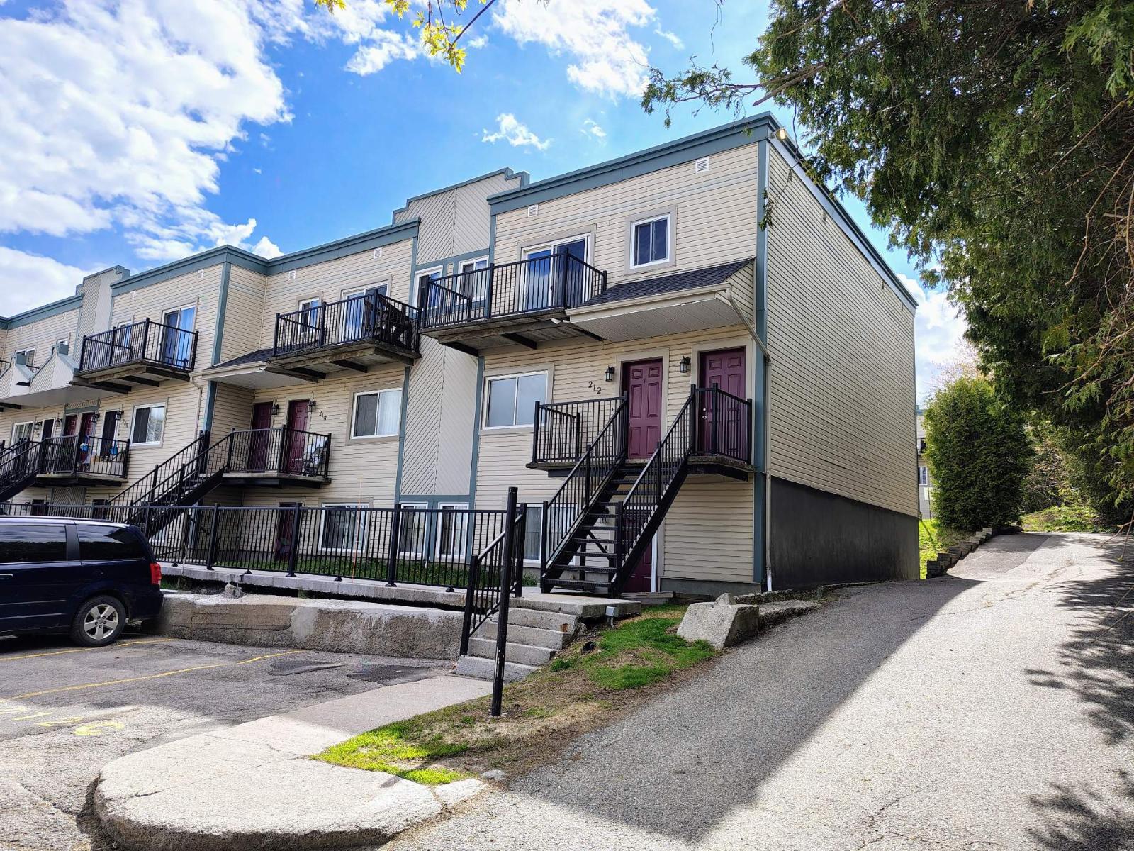 212 Ch. Freeman, #B, Gatineau (Hull), Quebec J8Z2B5