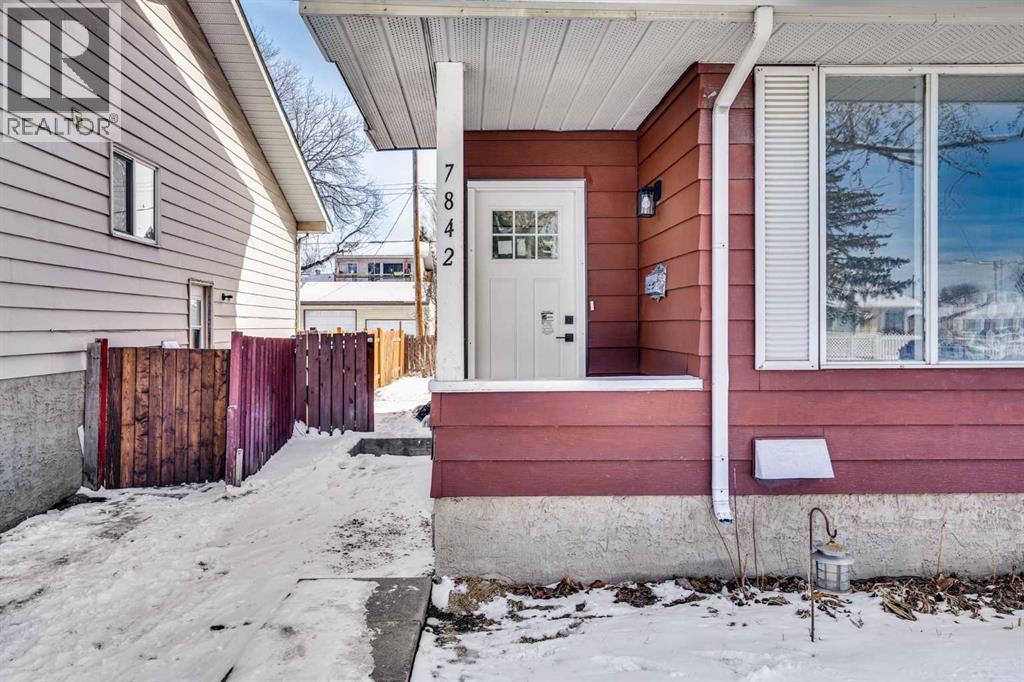 Duplex for Sale in 7842 21A Street SE|Calgary, Alberta T2C1Z2 3