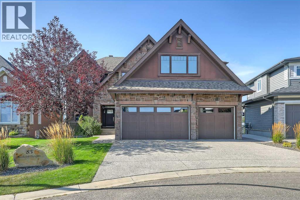 House for Sale in 85 Rockcliff Heights NW|Calgary, Alberta T3G0C7