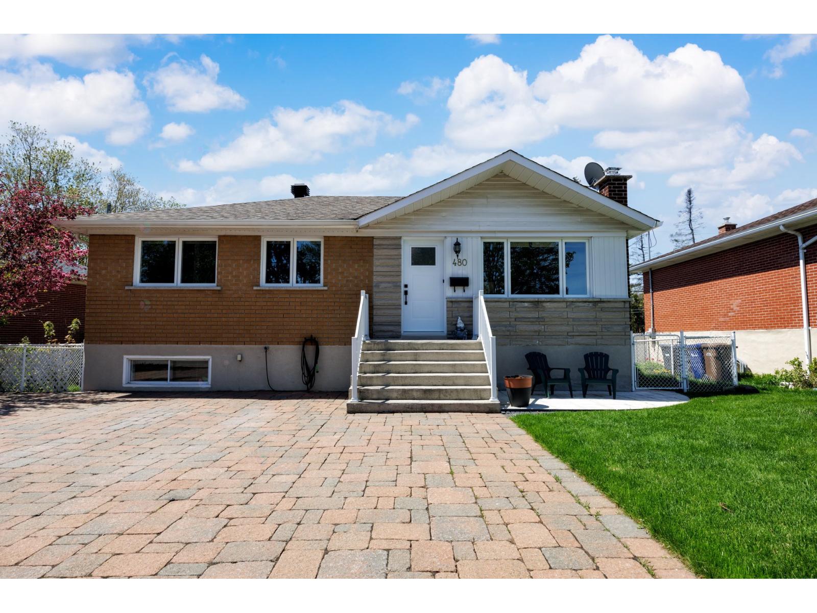 480 Rue de Laprairie, Laval (Sainte-Dorothée), Quebec H7X2S2