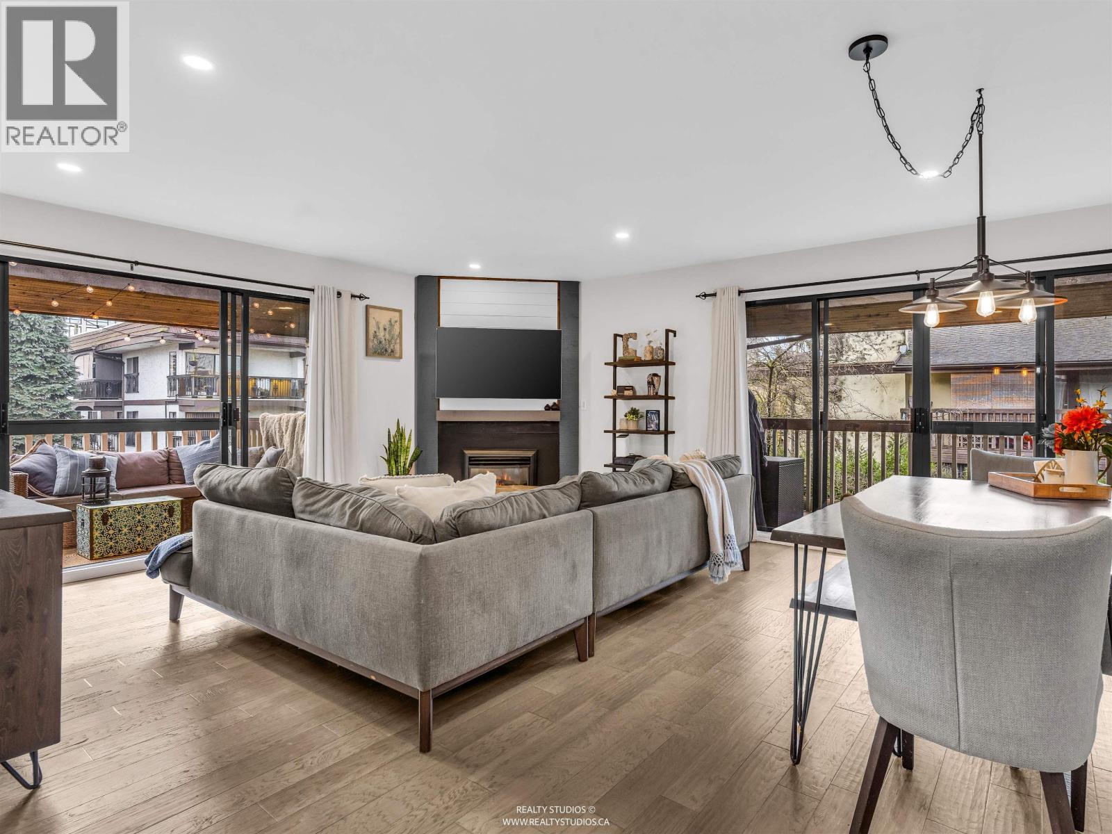 米7” Realtors Buy Or Beware JJ180 	REALTY /00080 For sale: 1811 988 QUAYSIDE DRIVE, New Westminster, British