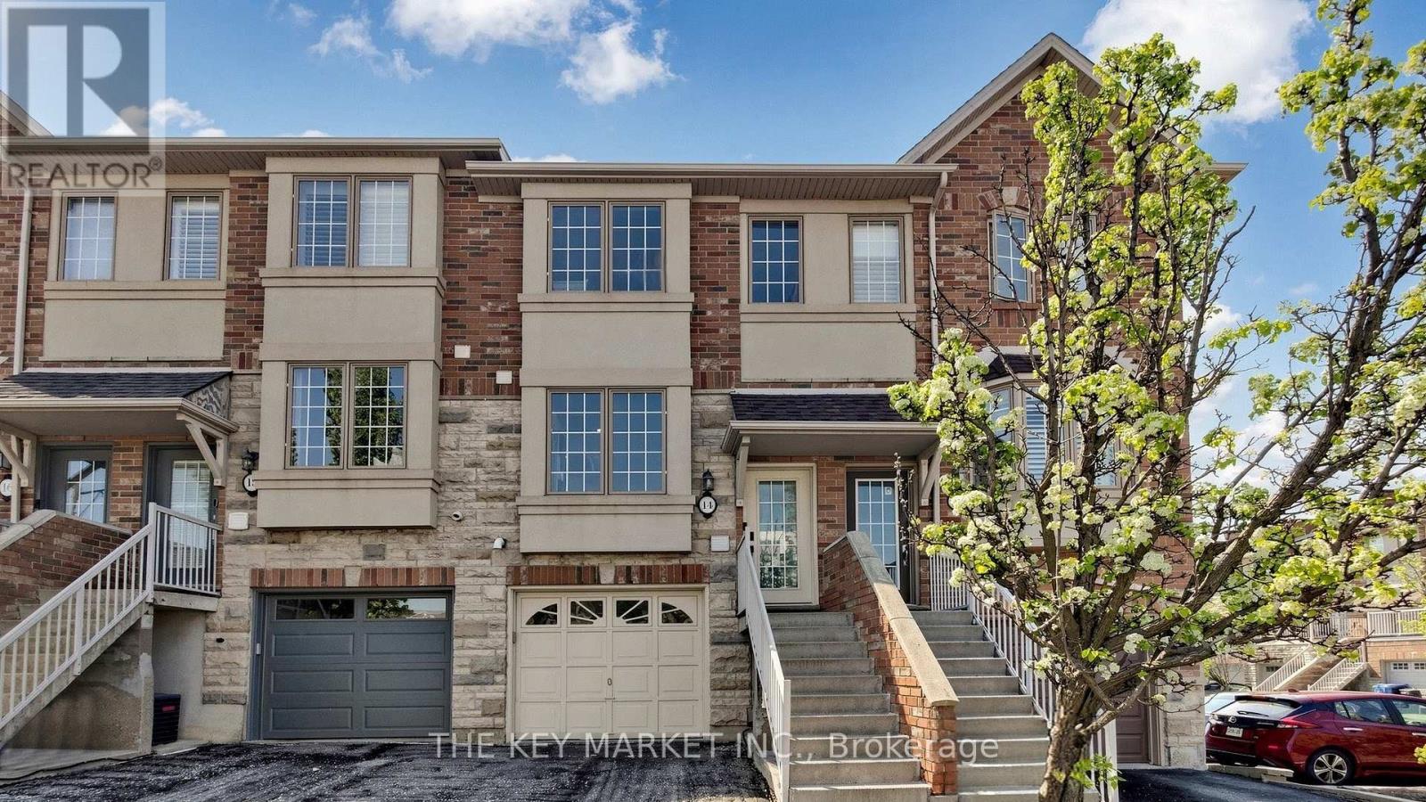 Row / Townhouse for Sale in 14 - 435 ENGLISH ROSE LANE|Oakville (WC Wedgewood Creek), Ontario L6H7S9 2