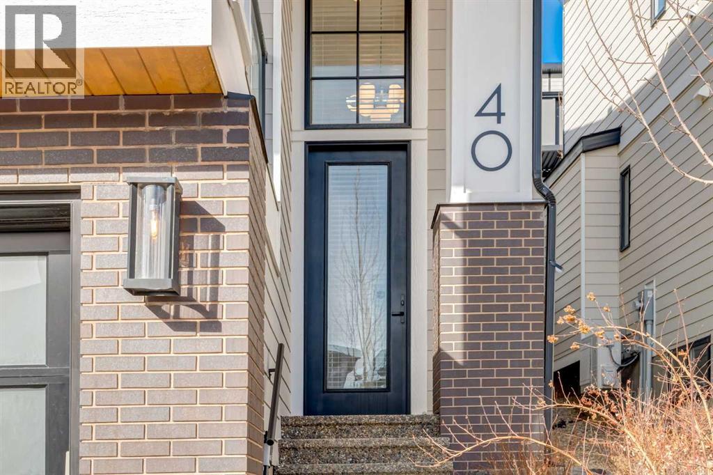 House for Sale in 40 Timberline Way SW|Calgary, Alberta T3H0W3 2