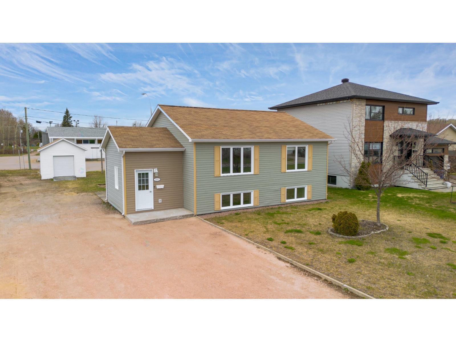 1301 Boul. Vanier, Baie-Comeau, Quebec G5C0A8
