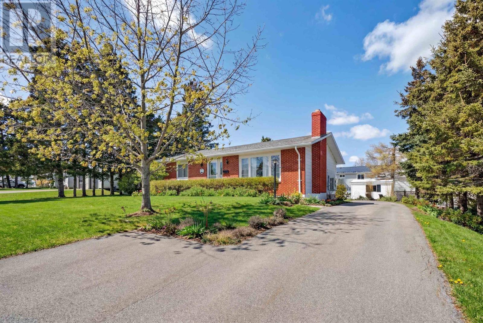 21 Cottonwood Drive