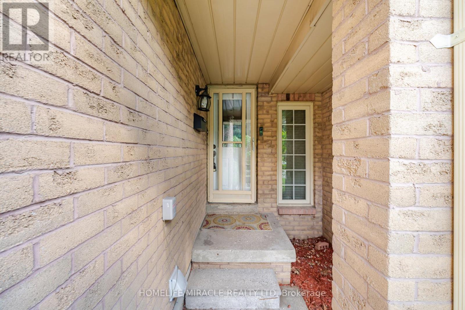 Row / Townhouse for Sale in 18 - 35 CEREMONIAL DRIVE|Mississauga (Hurontario), Ontario L5R3G6 4