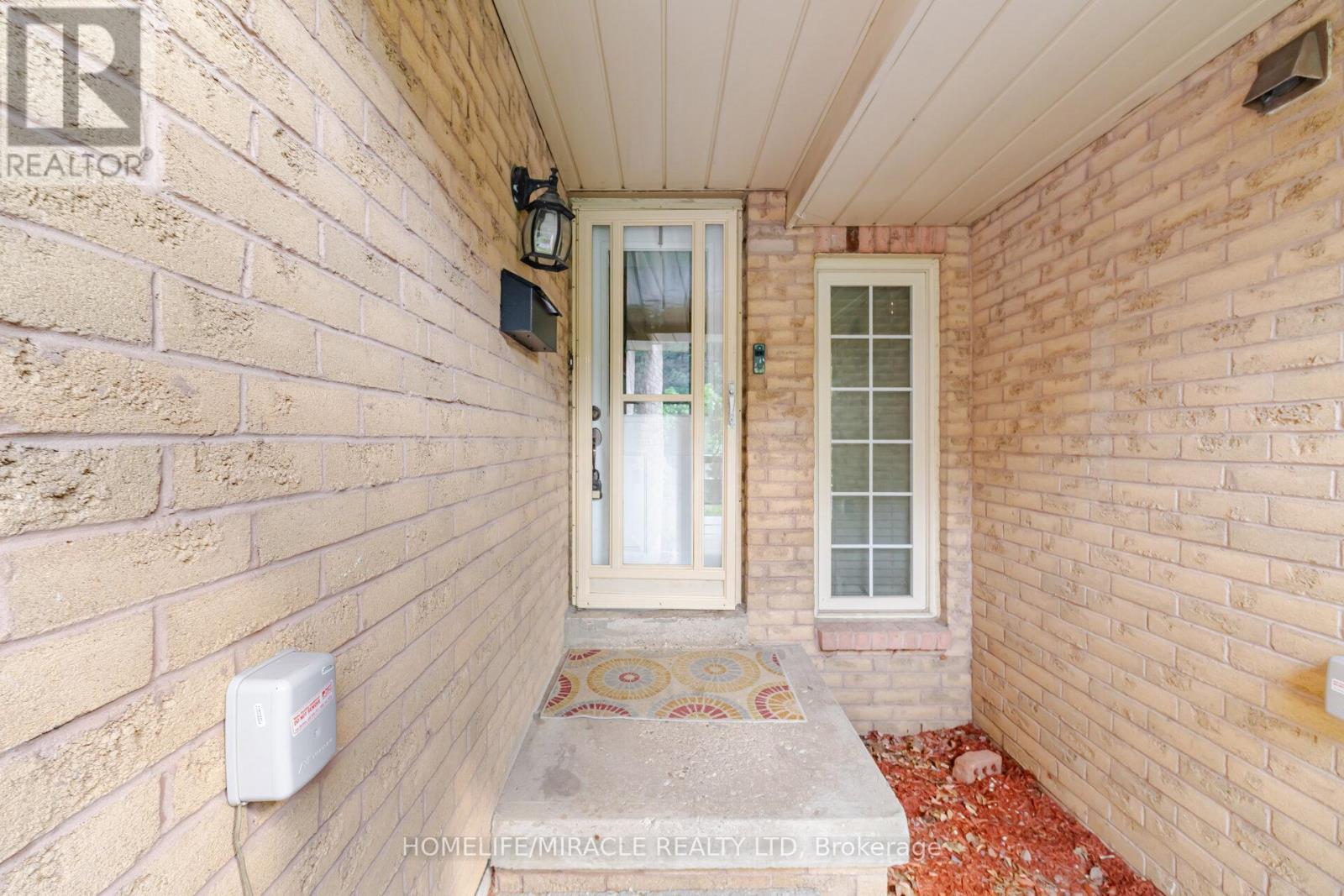 Row / Townhouse for Sale in 18 - 35 CEREMONIAL DRIVE|Mississauga (Hurontario), Ontario L5R3G6 5