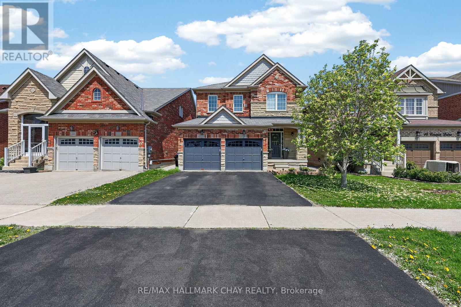 For sale: 18 CORWIN DRIVE, Bradford West Gwillimbury (Bradford