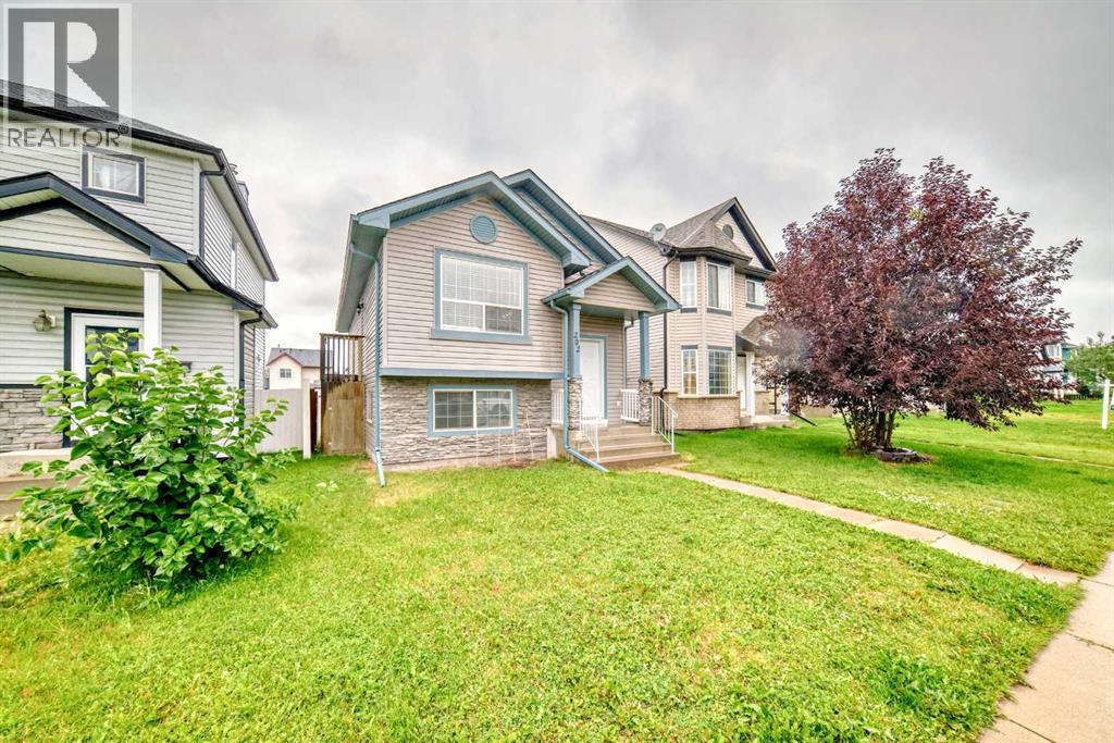 House for Sale in 202 Saddlemead Green NE|Calgary, Alberta T3J4M7 2