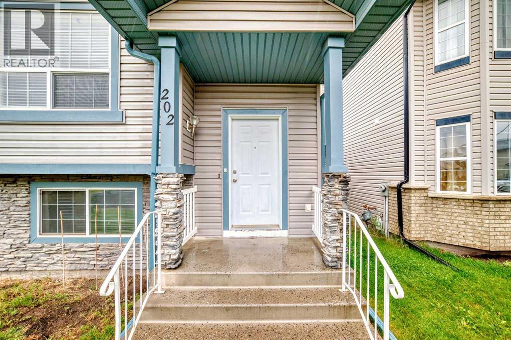 House for Sale in 202 Saddlemead Green NE|Calgary, Alberta T3J4M7 4