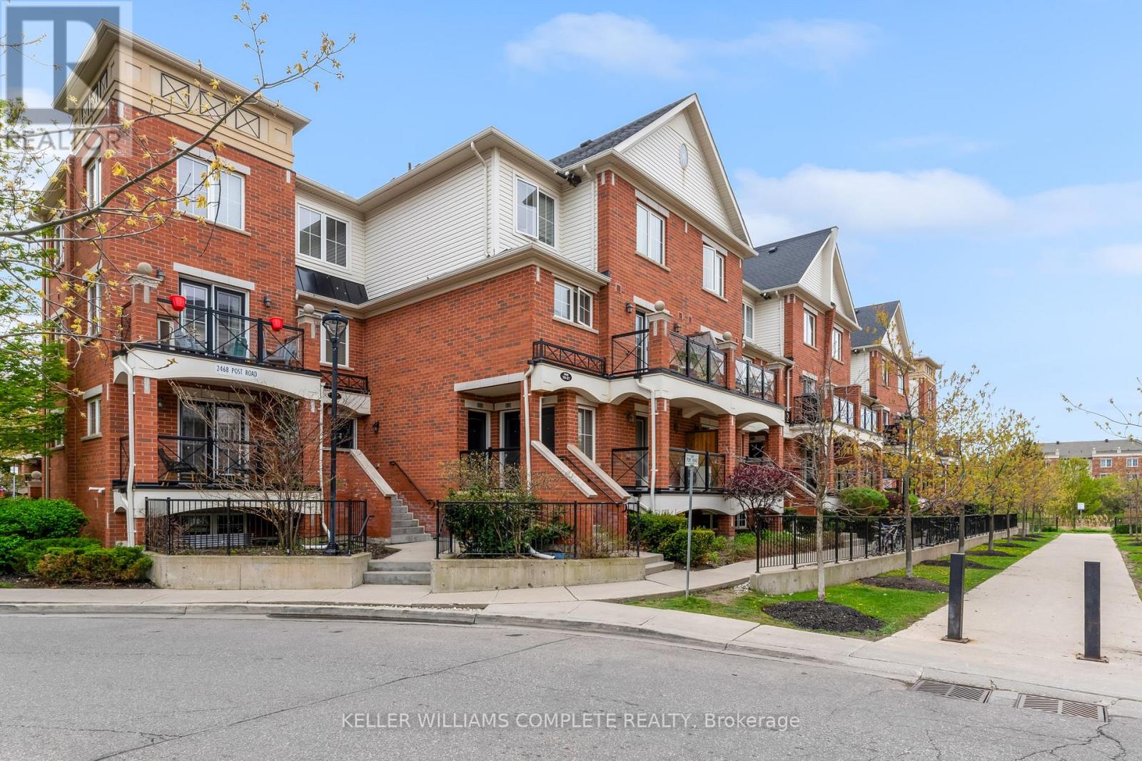 Row / Townhouse for Sale in 28 - 2468 POST ROAD|Oakville (RO River Oaks), Ontario L6H0J2