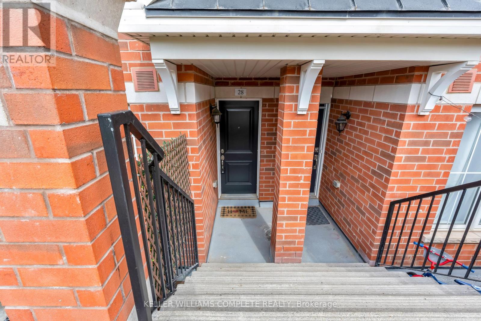 Row / Townhouse for Sale in 28 - 2468 POST ROAD|Oakville (RO River Oaks), Ontario L6H0J2 2