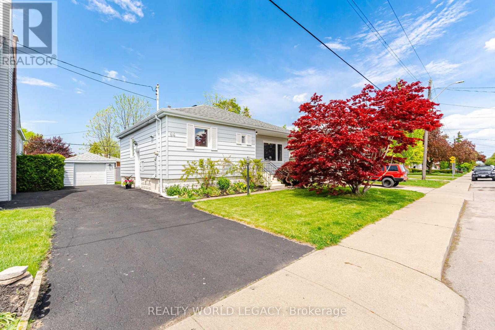 94 CLARENDON AVENUE, Hamilton (Balfour), Ontario L9A3A3