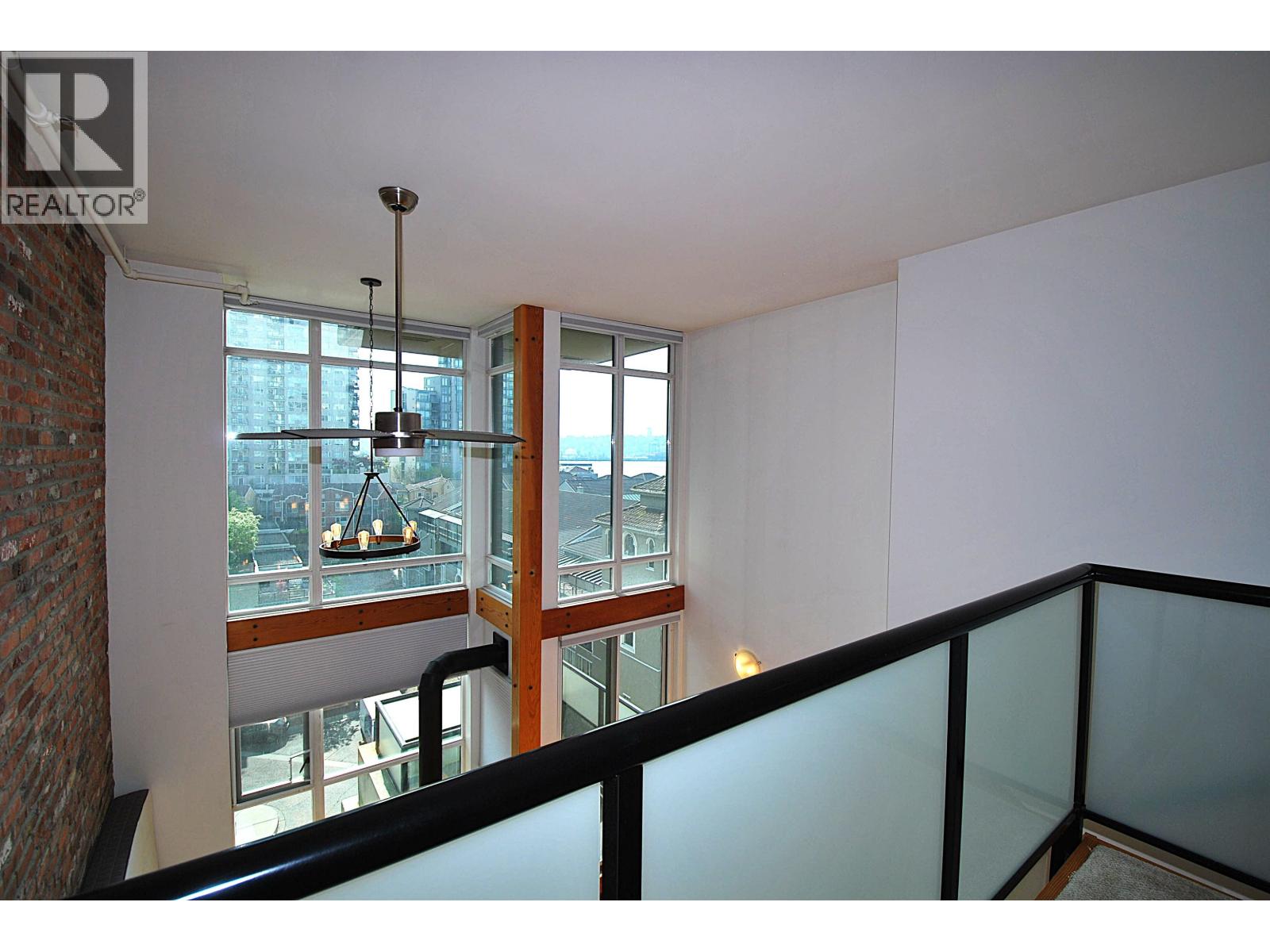 For sale: 404 10 RENAISSANCE SQUARE, New Westminster, British Columbia ...