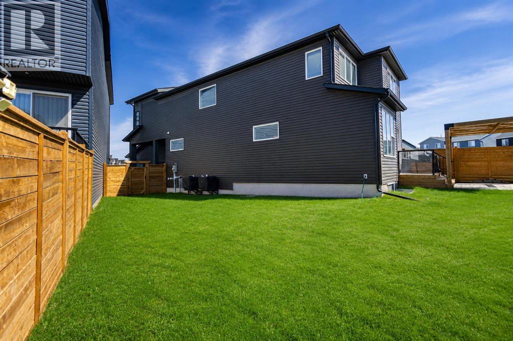 House for Sale in 61 Rowmont Heath NW|Calgary, Alberta T3L0H9