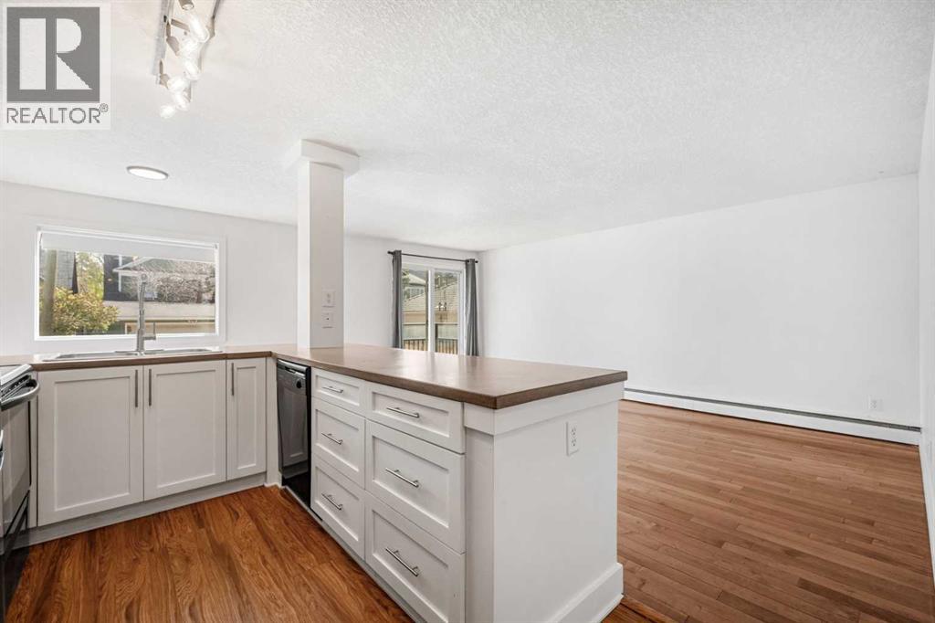 Apartment for Sale in 7, 2110 15 Street SW|Calgary, Alberta T2T3Y8 5