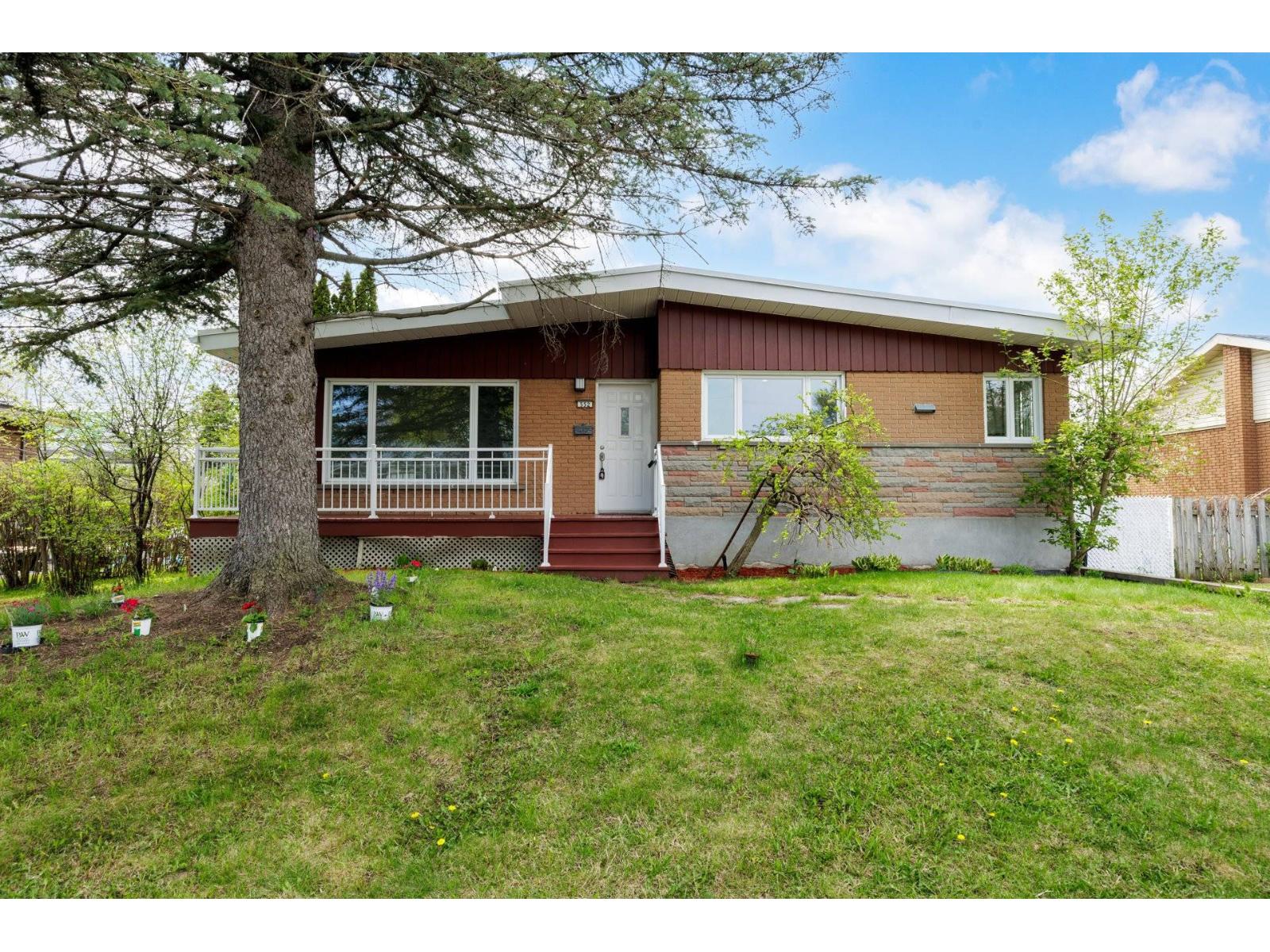 552 Rue Hugo, Laval (Fabreville), Quebec H7P3L9