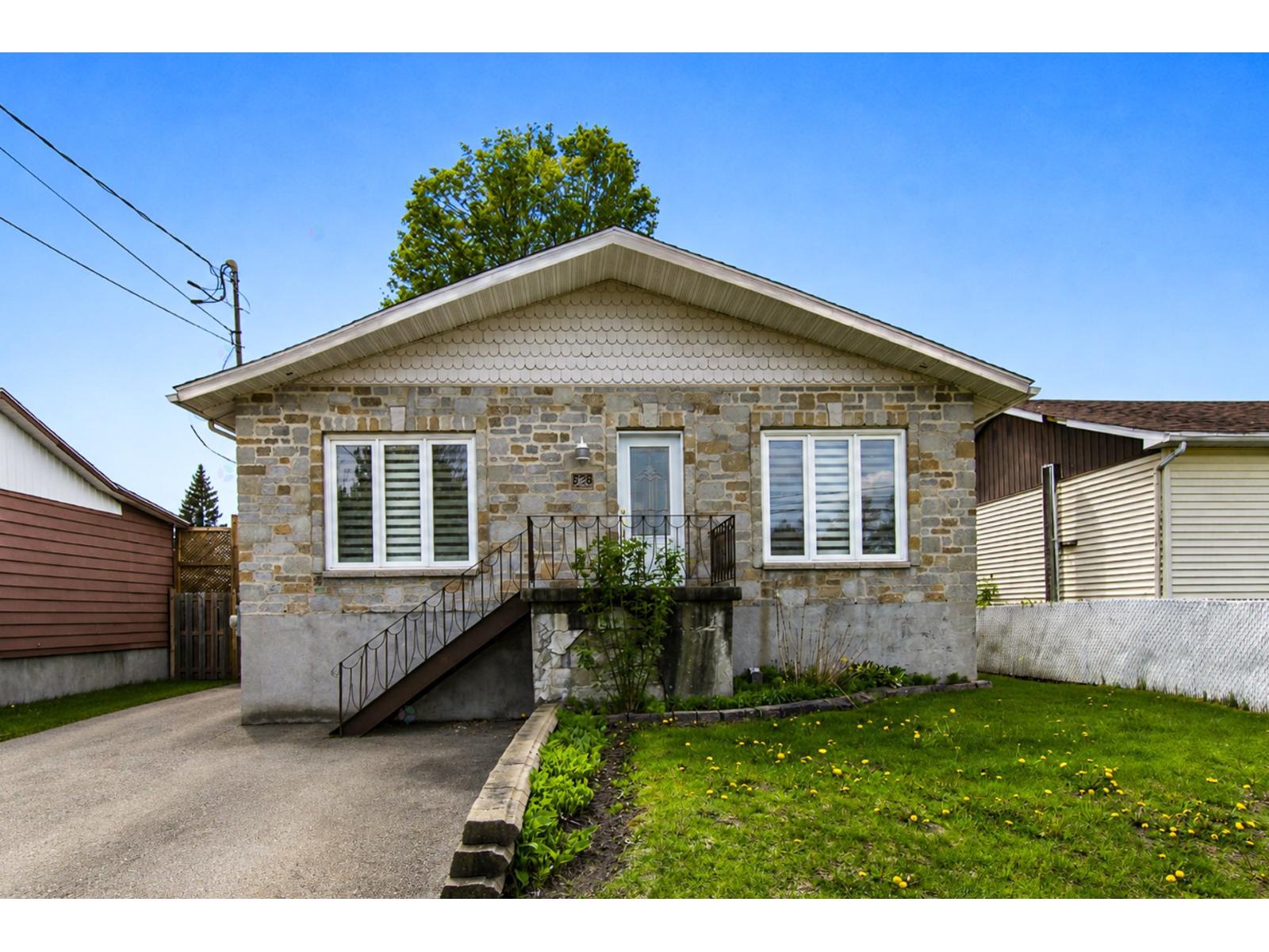 328 Rue Fern, Lachute, Quebec J8H2A5