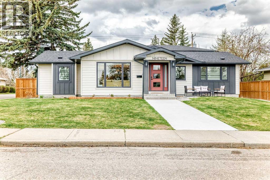 House for Sale in 19 Mackay Drive SW|Calgary, Alberta T2V2A3
