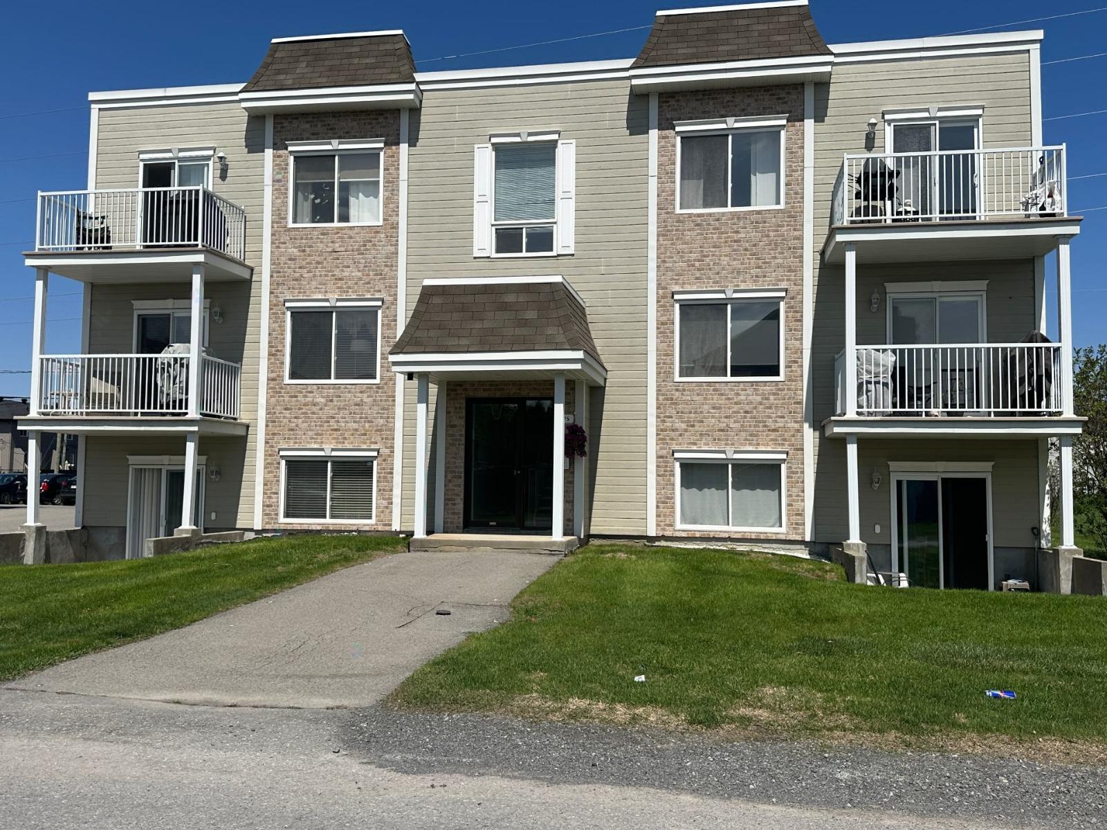 175 Rue Mercier, #101, Les Coteaux, Quebec J7X1R1