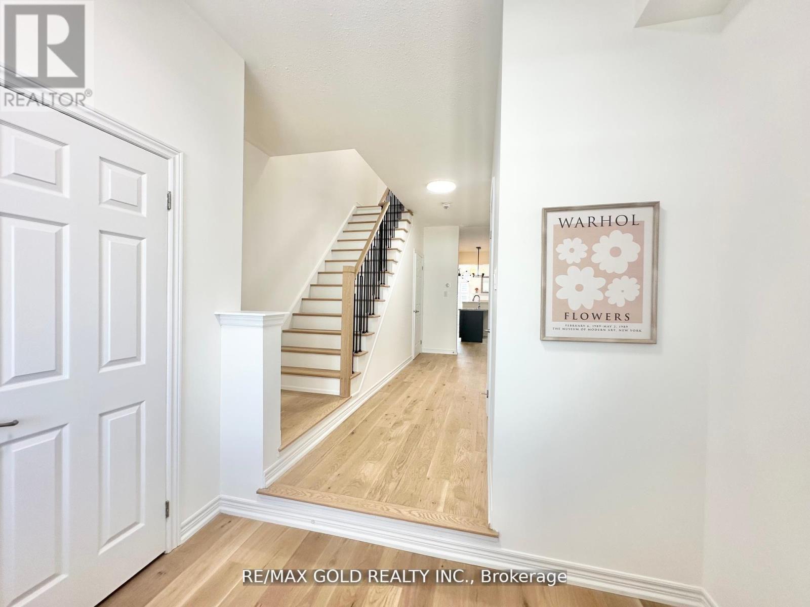 Row / Townhouse for Sale in 111 HUGUENOT ROAD|Oakville (GO Glenorchy), Ontario L6H0M3 3