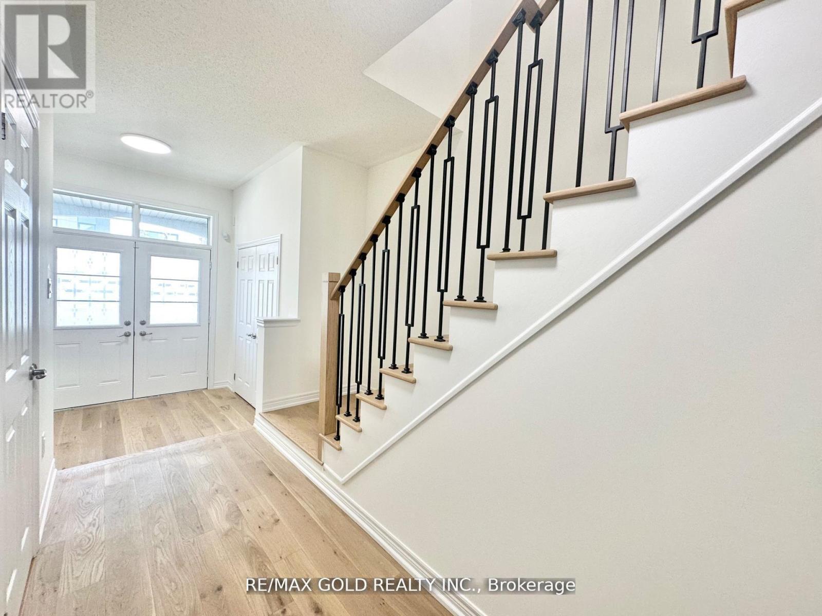 Row / Townhouse for Sale in 111 HUGUENOT ROAD|Oakville (GO Glenorchy), Ontario L6H0M3 4