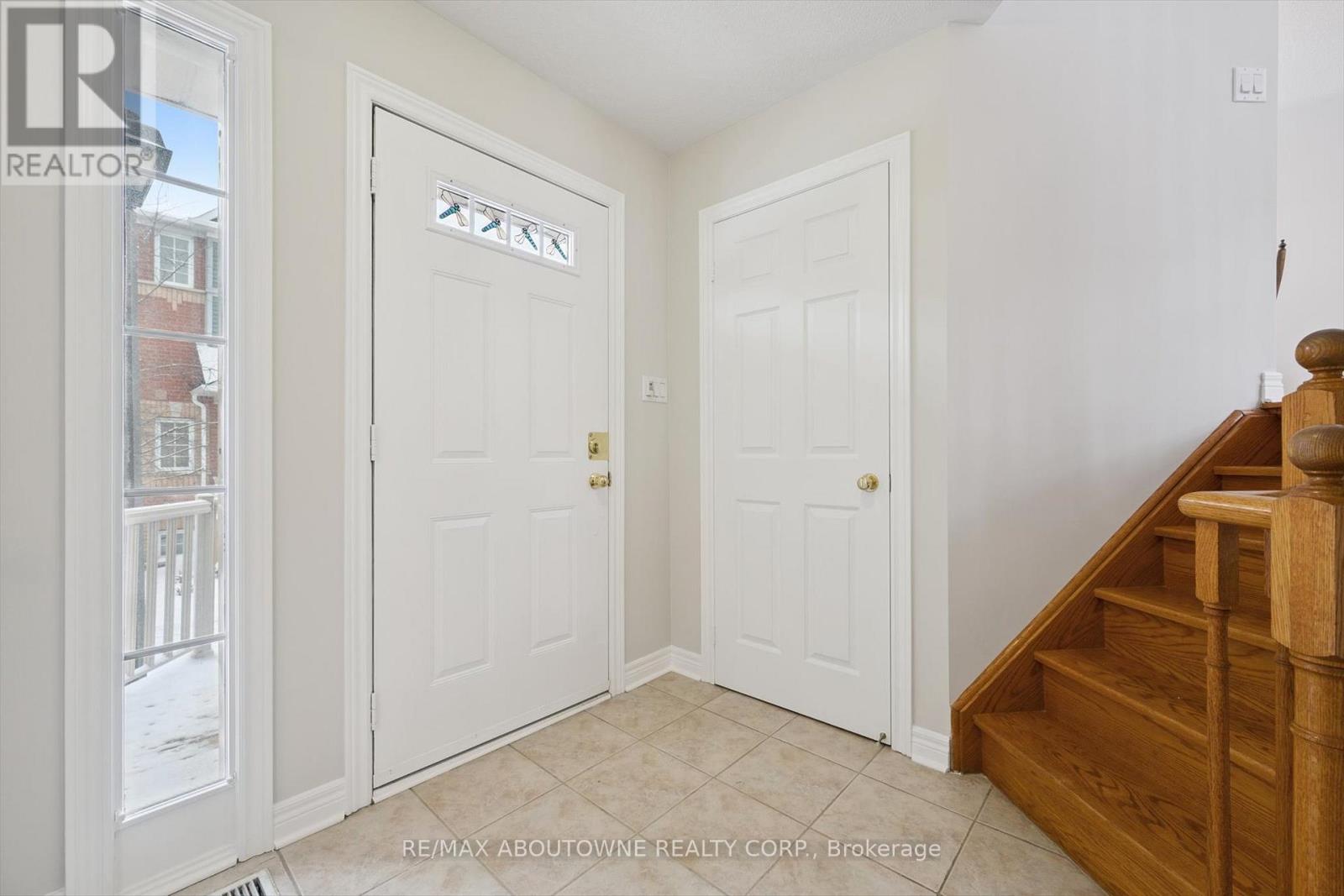 Row / Townhouse for Sale in 40 - 5031 EAST MILL ROAD|Mississauga (East Credit), Ontario L5V2M5 2