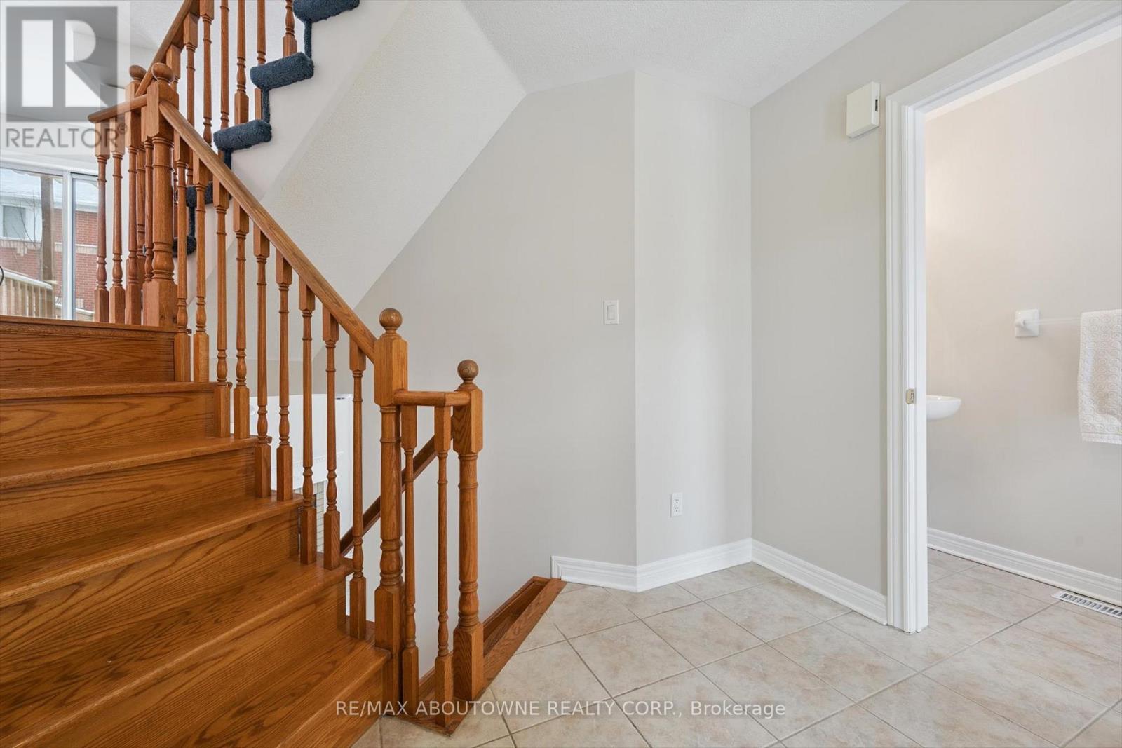 Row / Townhouse for Sale in 40 - 5031 EAST MILL ROAD|Mississauga (East Credit), Ontario L5V2M5 3