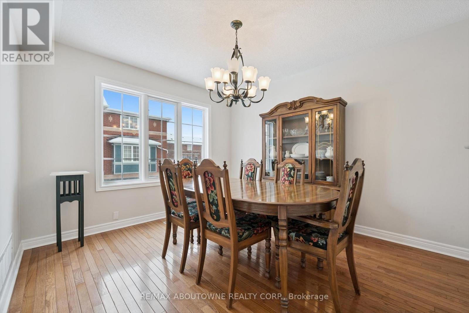 Row / Townhouse for Sale in 40 - 5031 EAST MILL ROAD|Mississauga (East Credit), Ontario L5V2M5 4