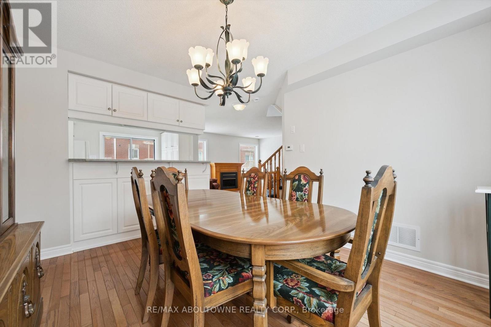 Row / Townhouse for Sale in 40 - 5031 EAST MILL ROAD|Mississauga (East Credit), Ontario L5V2M5 5