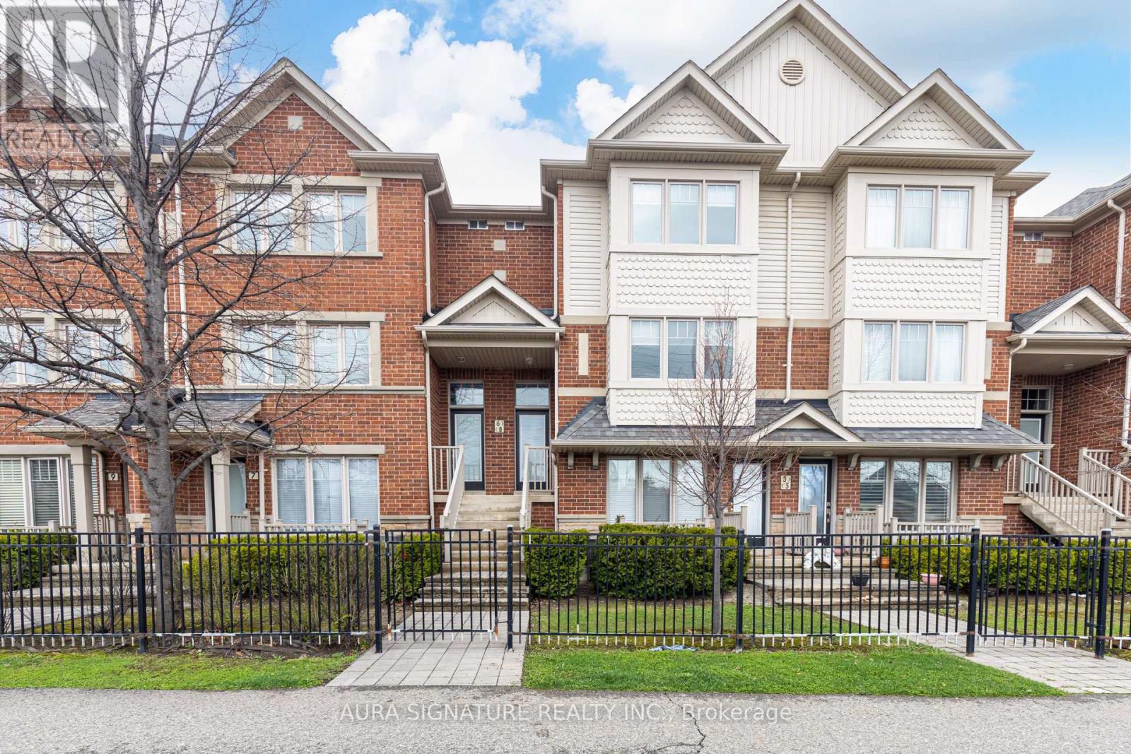 Row / Townhouse for Sale in 6 - 3335 THOMAS STREET E|Mississauga (Churchill Meadows), Ontario L5M0P7